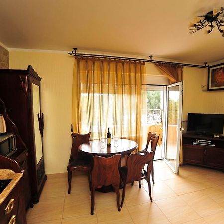 Villa Dolphin Apartments Petrovac Δωμάτιο φωτογραφία
